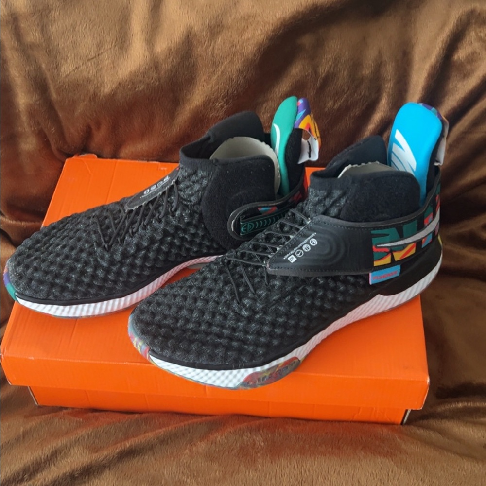 Nike Air Zoom UNVRS Flyease size 6.5 big boys. Adaptive shoes
